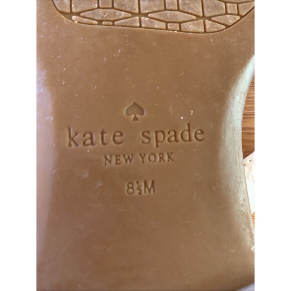 Kate Spade New York White Leather Thongs Sandals Sz 8.5 M Bow Charm Luxury - Picture 5 of 7